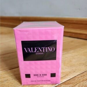 Valentino Pink Born in Roma Intense Eau de Parfum